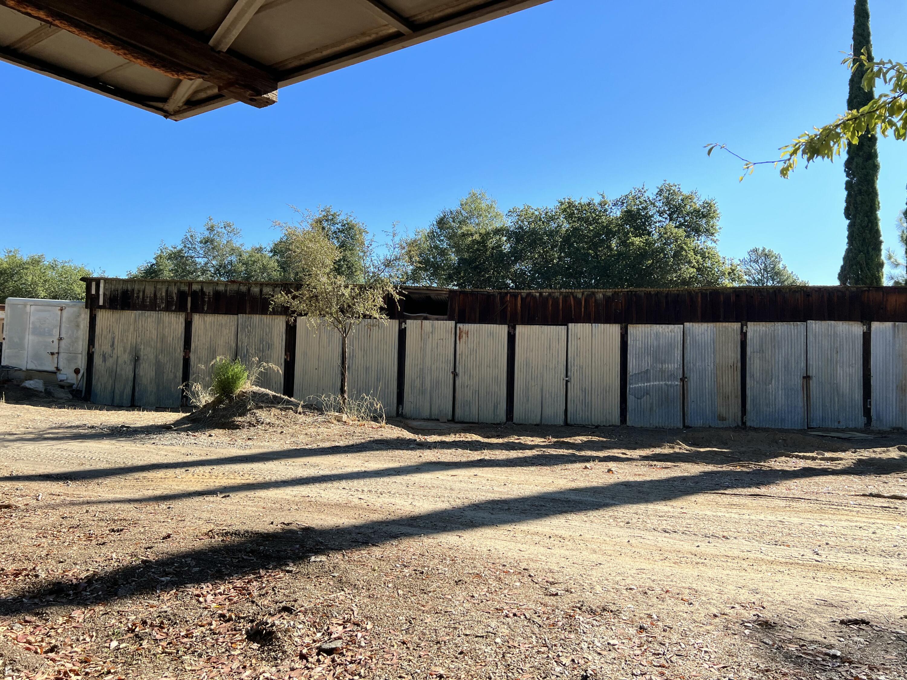 6572 Stagecoach Road Santa Barbara, CA 93105 - Photo 19 of 44 a view of a backyard of the house
