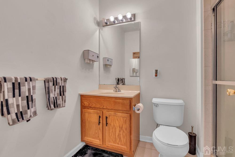 368 Rector Street, Unit 508 Perth Amboy, NJ 08861 - Photo 16 of 34 a bathroom with a toilet a sink and mirror
