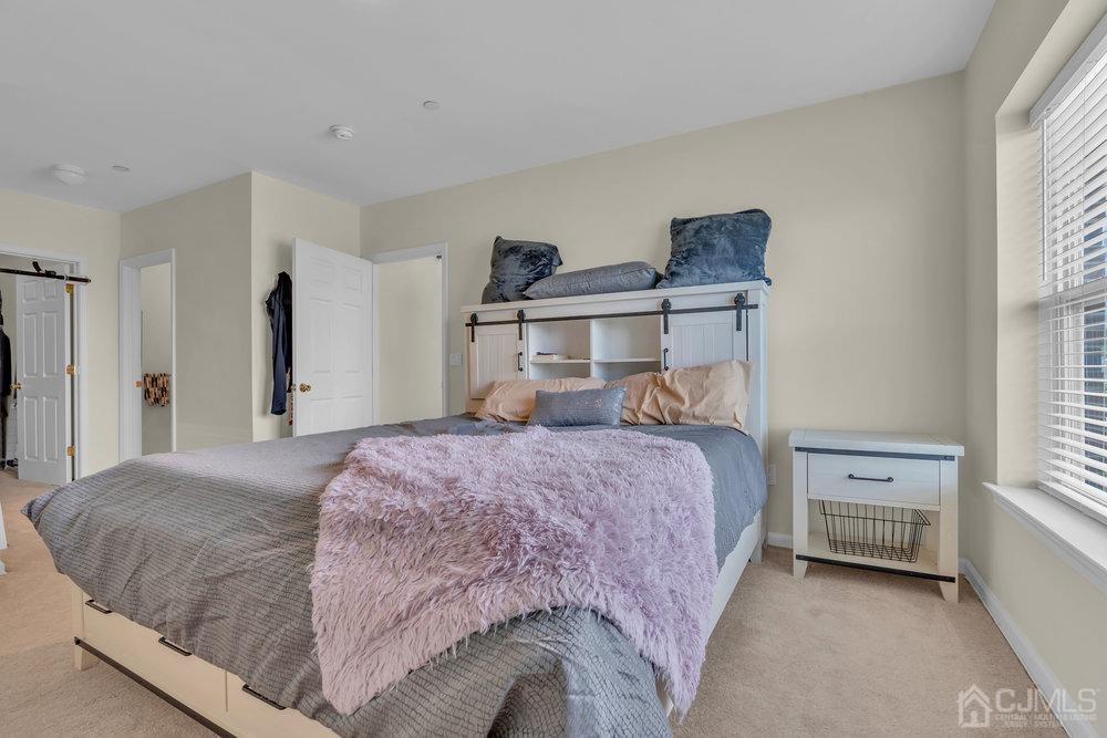 368 Rector Street, Unit 508 Perth Amboy, NJ 08861 - Photo 18 of 34 a bedroom with a bed and a window