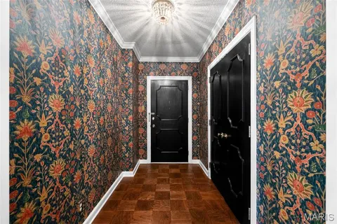 $215,000 | 710 South Hanley Road, Unit 7B, St. Louis, MO 63105