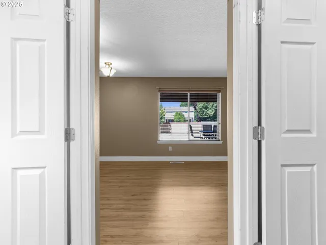 a view of an entryway of the house