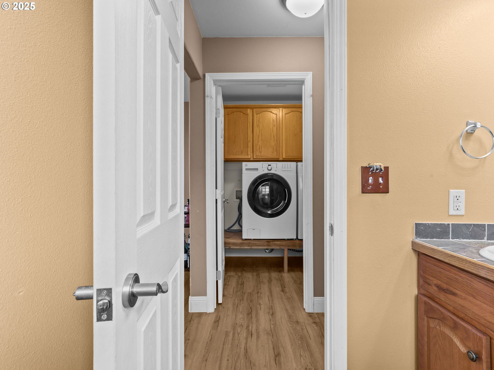 52407 Northeast 14th Scappoose, OR 97056 - Photo 18 of 46 a view of a bedroom from a hallway