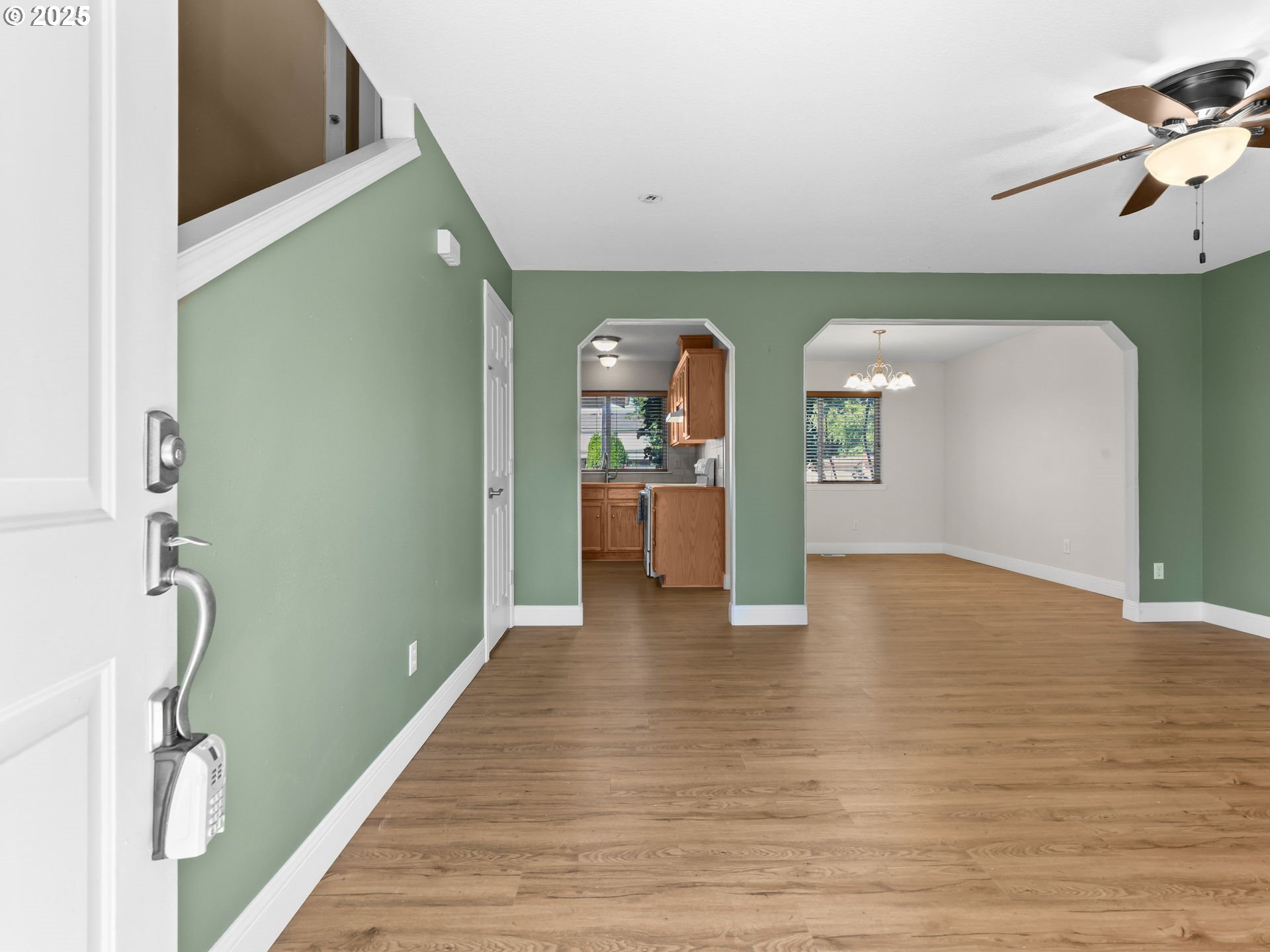 52407 Northeast 14th Scappoose, OR 97056 - Photo 3 of 46 a view of a living room