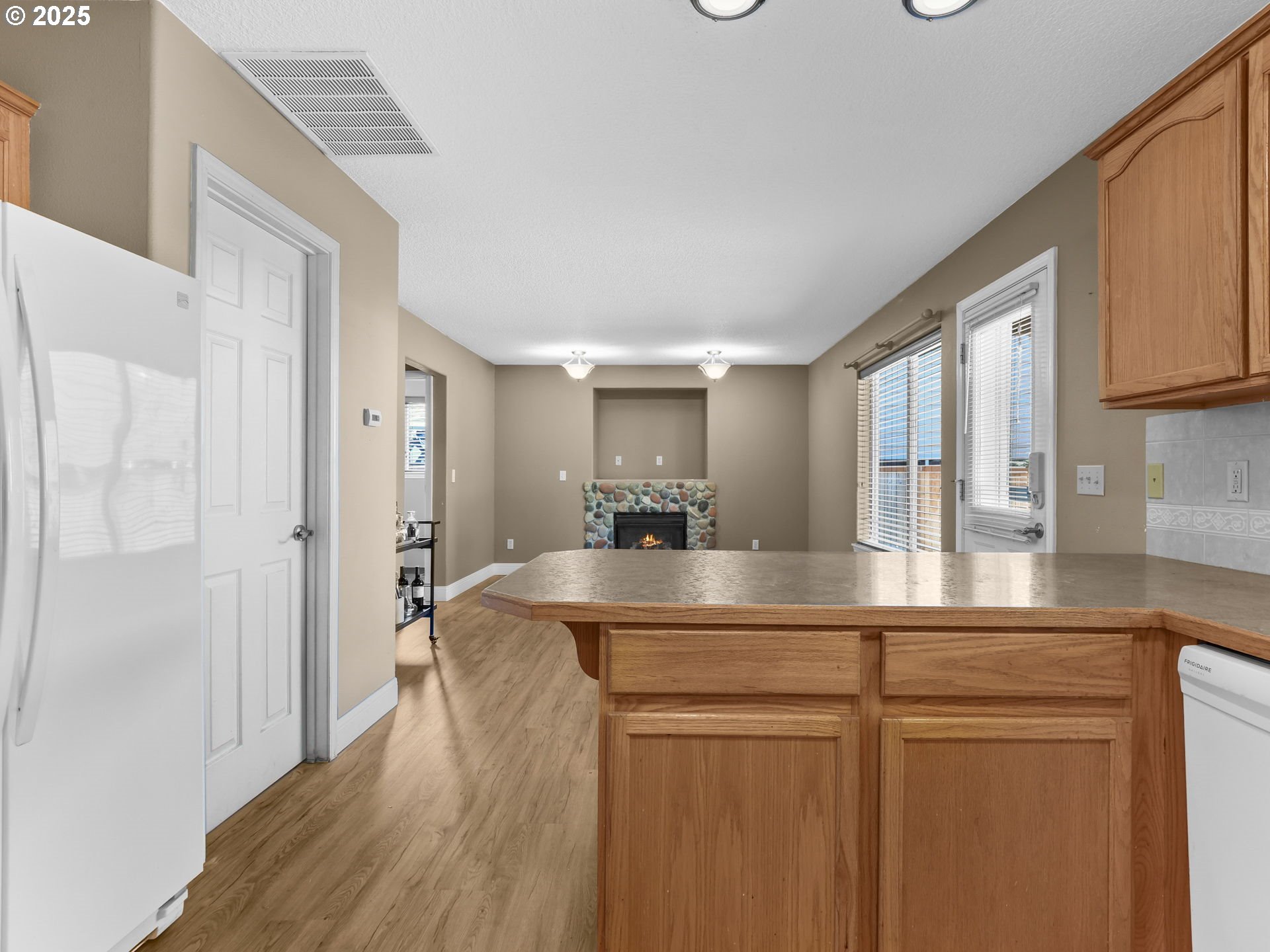 52407 Northeast 14th Scappoose, OR 97056 - Photo 10 of 46 a dining hall with stainless steel appliances granite countertop a washer and dryer