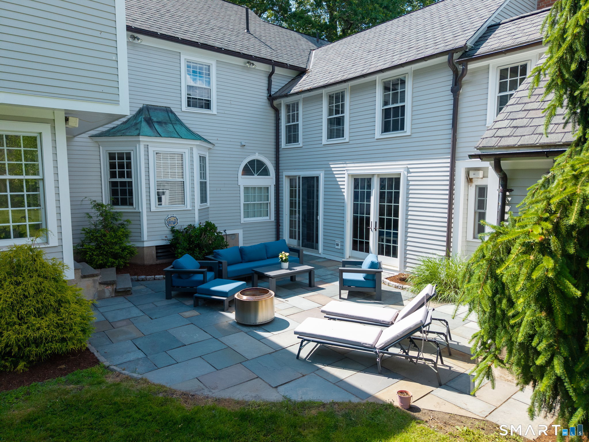 10 Colony Road West Hartford, CT 06117 - Photo 7 of 40 Private outdoor space within a vibrant neighborhood walking distance to Hartford Golf Club
