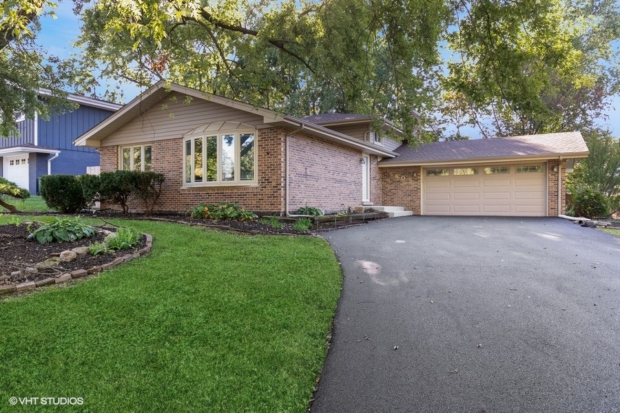 560 Linden Road Frankfort, IL 60423 - Photo 1 of 15 a front view of a house with a garden and yard