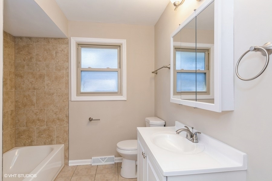 560 Linden Road Frankfort, IL 60423 - Photo 8 of 15 a bathroom with a sink toilet and shower