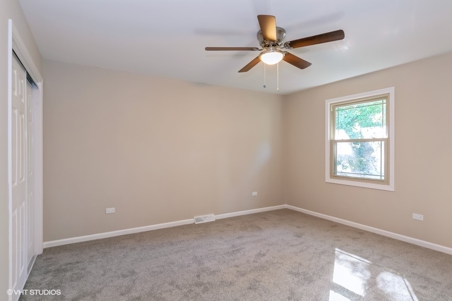 560 Linden Road Frankfort, IL 60423 - Photo 10 of 15 an empty room with a window and a ceiling fan