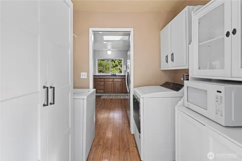 $899,999 | 23022 7th Avenue Southeast, Bothell, WA 98021