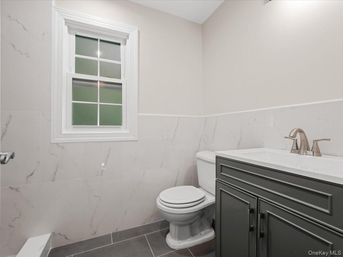 17 Pinewood Road Manhasset, NY 11030 - Photo 28 of 45