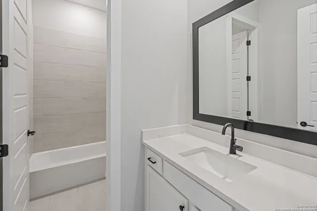 $569,900 | 321 Lawrence Drive, Castroville, TX 78009