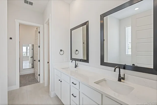 $569,900 | 321 Lawrence Drive, Castroville, TX 78009