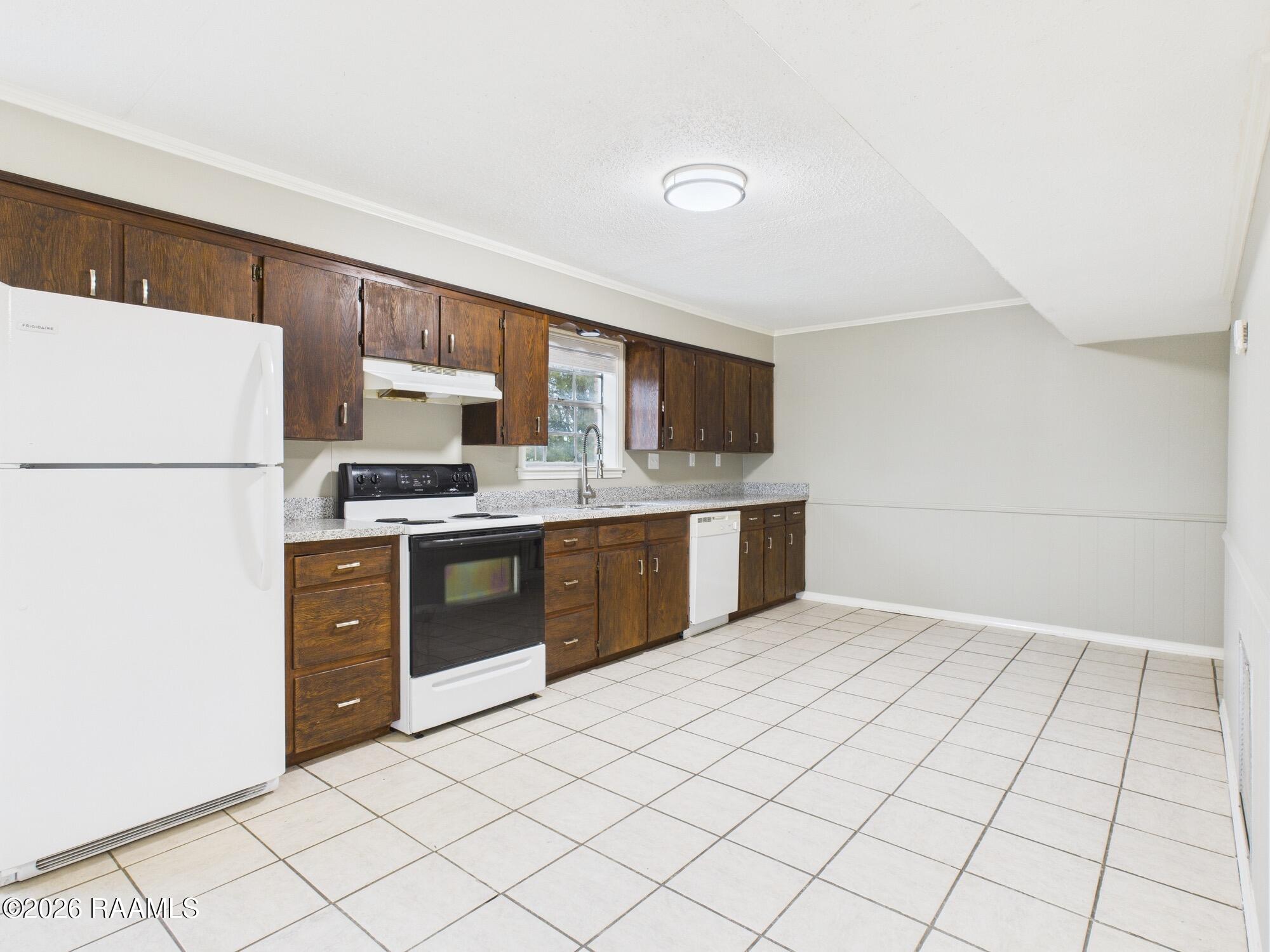 107 Guillot Road, Unit B1 Youngsville, LA 70592 - Photo 6 of 15 CAM04246G0-PR0206-STILL003