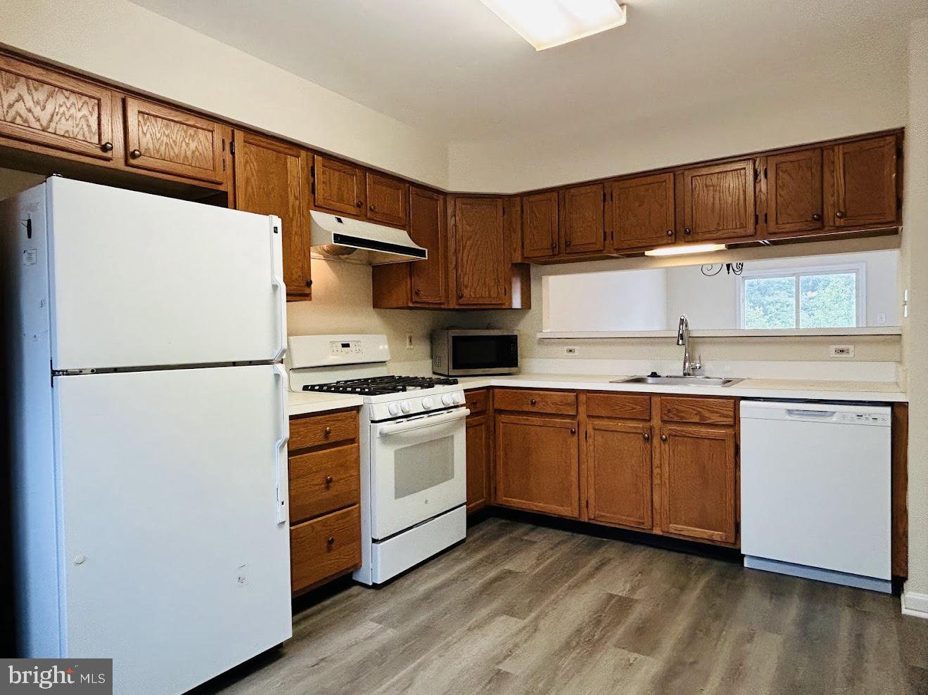 20865 Sandstone Square Sterling, VA 20165 - Photo 2 of 32