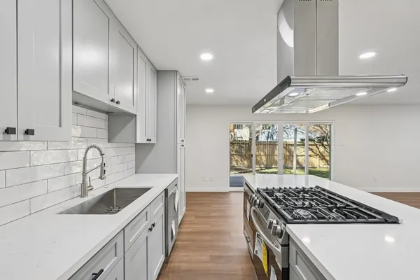 $2,295 | 14 Fiddleleaf Court, The Woodlands, TX 77381