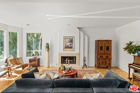 $2,125,000 | 10055 Reevesbury Drive, Beverly Hills, CA 90210