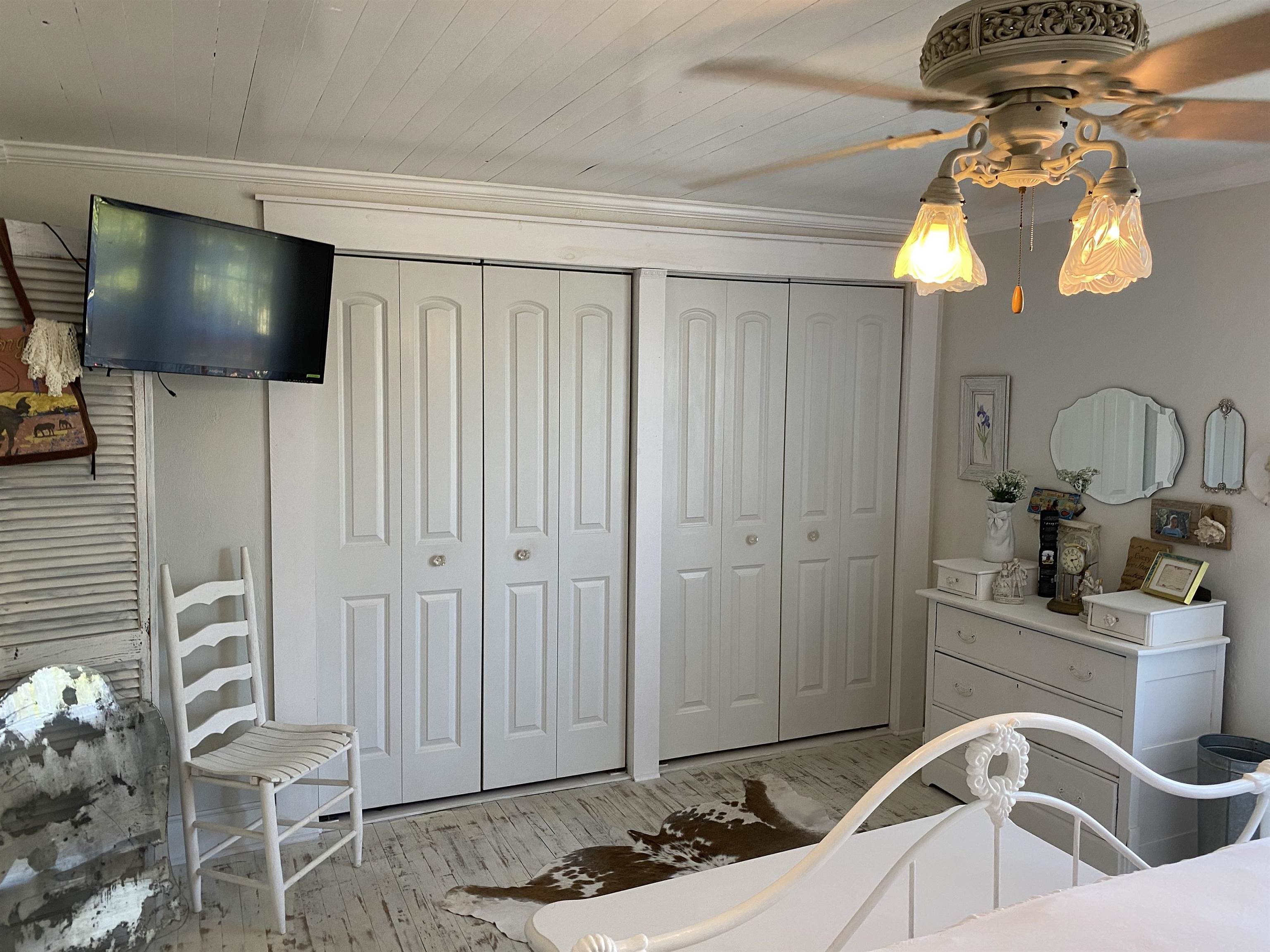 90 Dickson Road Sardis, TN 38371 - Photo 14 of 25 a dinning room with furniture and a flat screen tv