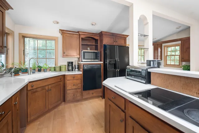 $599,999 | 31 Clay Hill Road, York, ME 03902