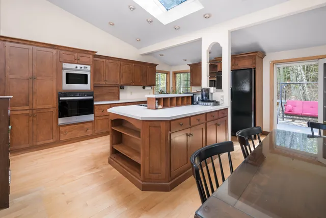 $599,999 | 31 Clay Hill Road, York, ME 03902