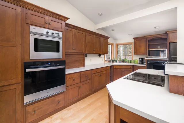 $599,999 | 31 Clay Hill Road, York, ME 03902