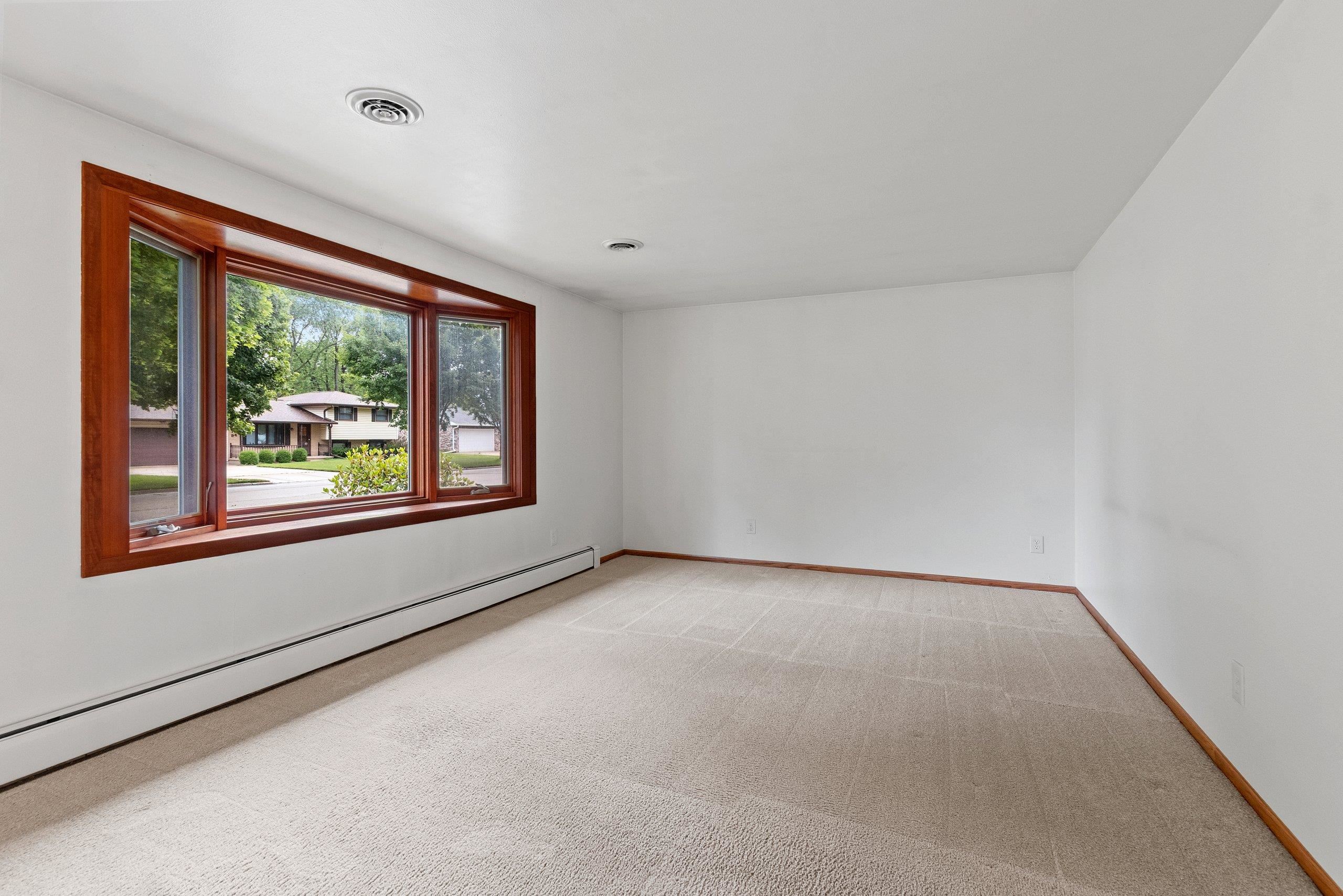 1203 Valleyview Road Green Bay, WI 54304 - Photo 20 of 81