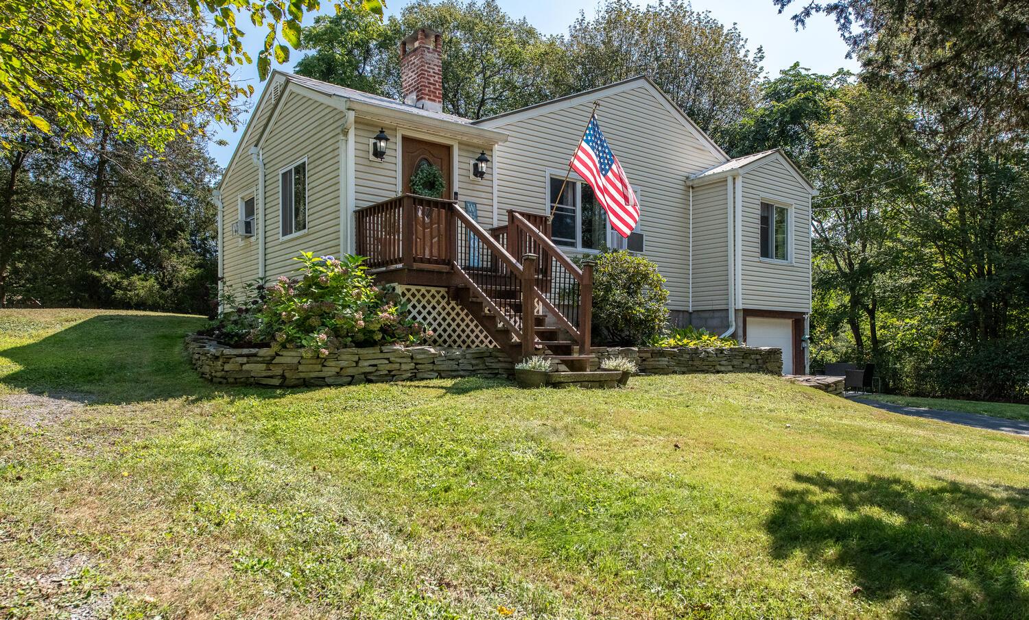 15 Knolls Road Poughkeepsie, NY 12601 - Photo 1 of 1 Gallery Image 1