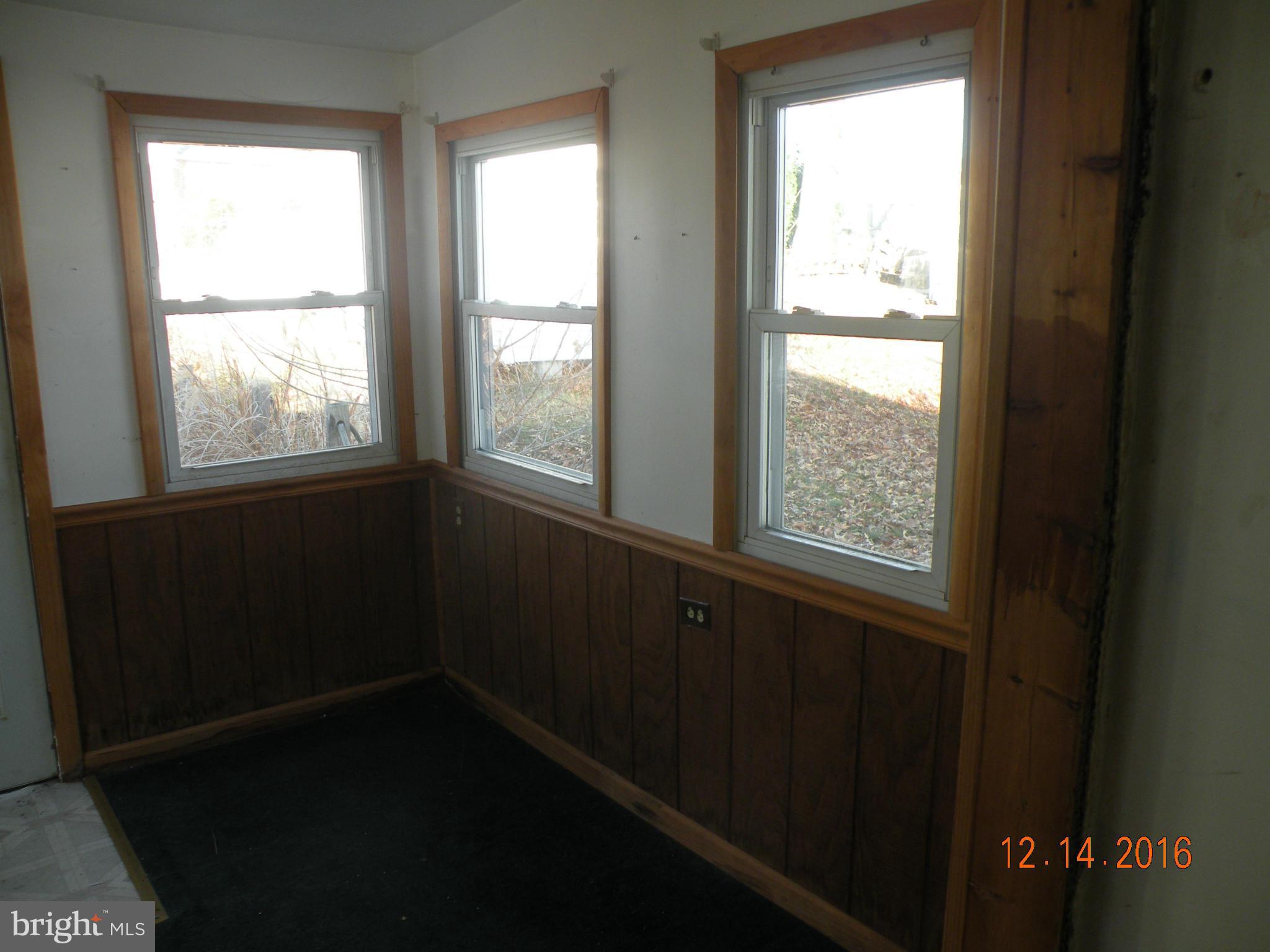 606 North Stuart Street Baltimore, MD 21221 - Photo 5 of 7 Interior (General)