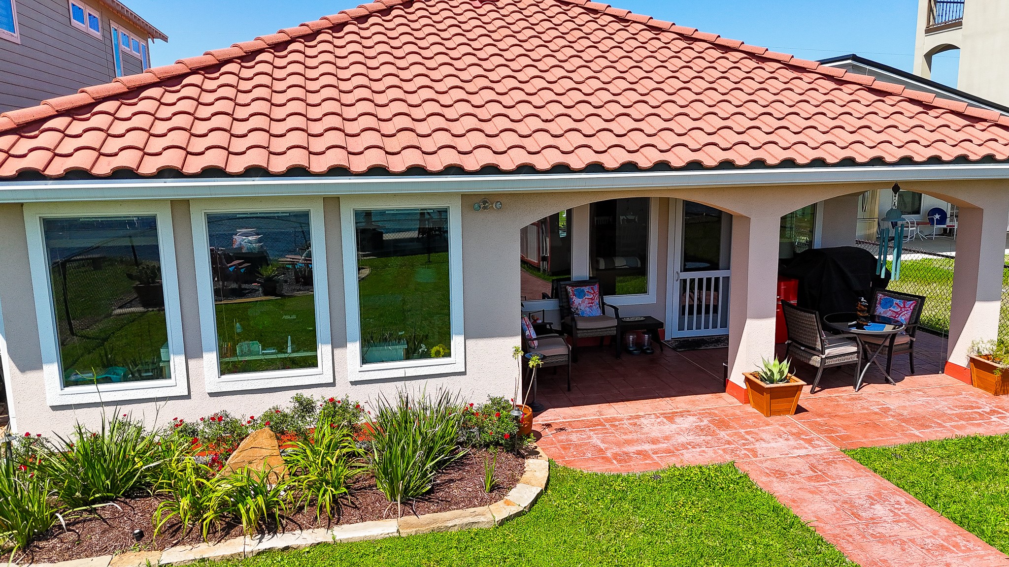615 28th Street Dickinson, TX 77539 - Photo 25 of 34 a front view of a house with porch