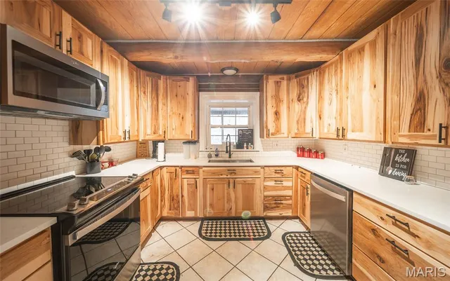 $995,000 | 1950 Lake Forest Drive, Park Hills, MO 63601