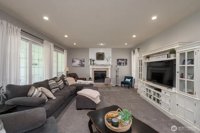 $699,000 | 331 Viewmont Drive Southeast, Moses Lake, WA 98837