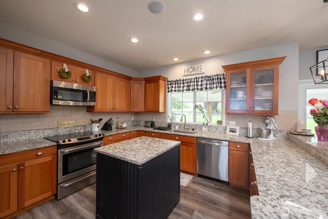 $699,000 | 331 Viewmont Drive Southeast, Moses Lake, WA 98837