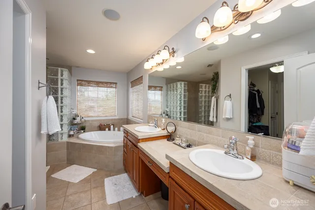 $699,000 | 331 Viewmont Drive Southeast, Moses Lake, WA 98837