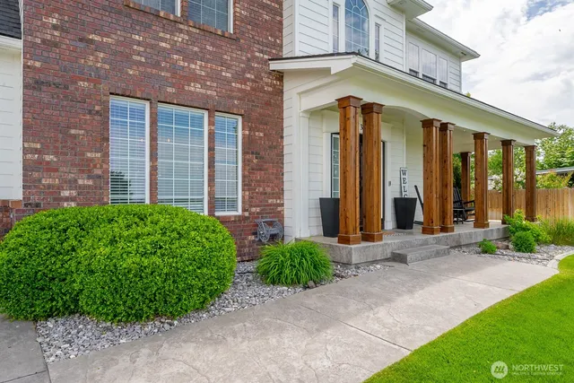 $699,000 | 331 Viewmont Drive Southeast, Moses Lake, WA 98837