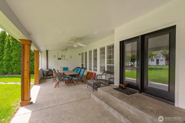 $699,000 | 331 Viewmont Drive Southeast, Moses Lake, WA 98837