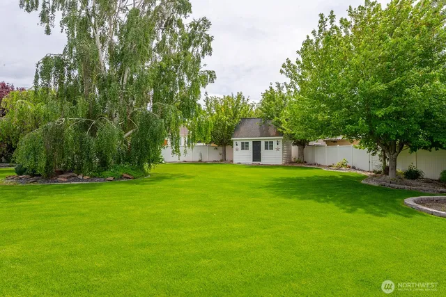 $699,000 | 331 Viewmont Drive Southeast, Moses Lake, WA 98837
