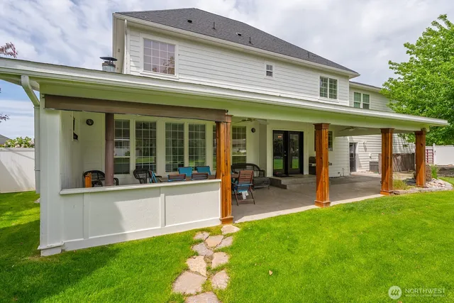 $699,000 | 331 Viewmont Drive Southeast, Moses Lake, WA 98837