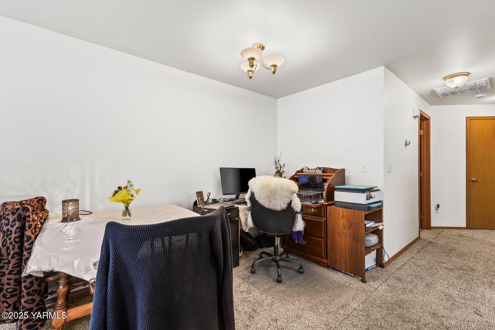 105 Peach Tree Lane, Unit 3 Yakima, WA 98908 - Photo 10 of 26 Dining area