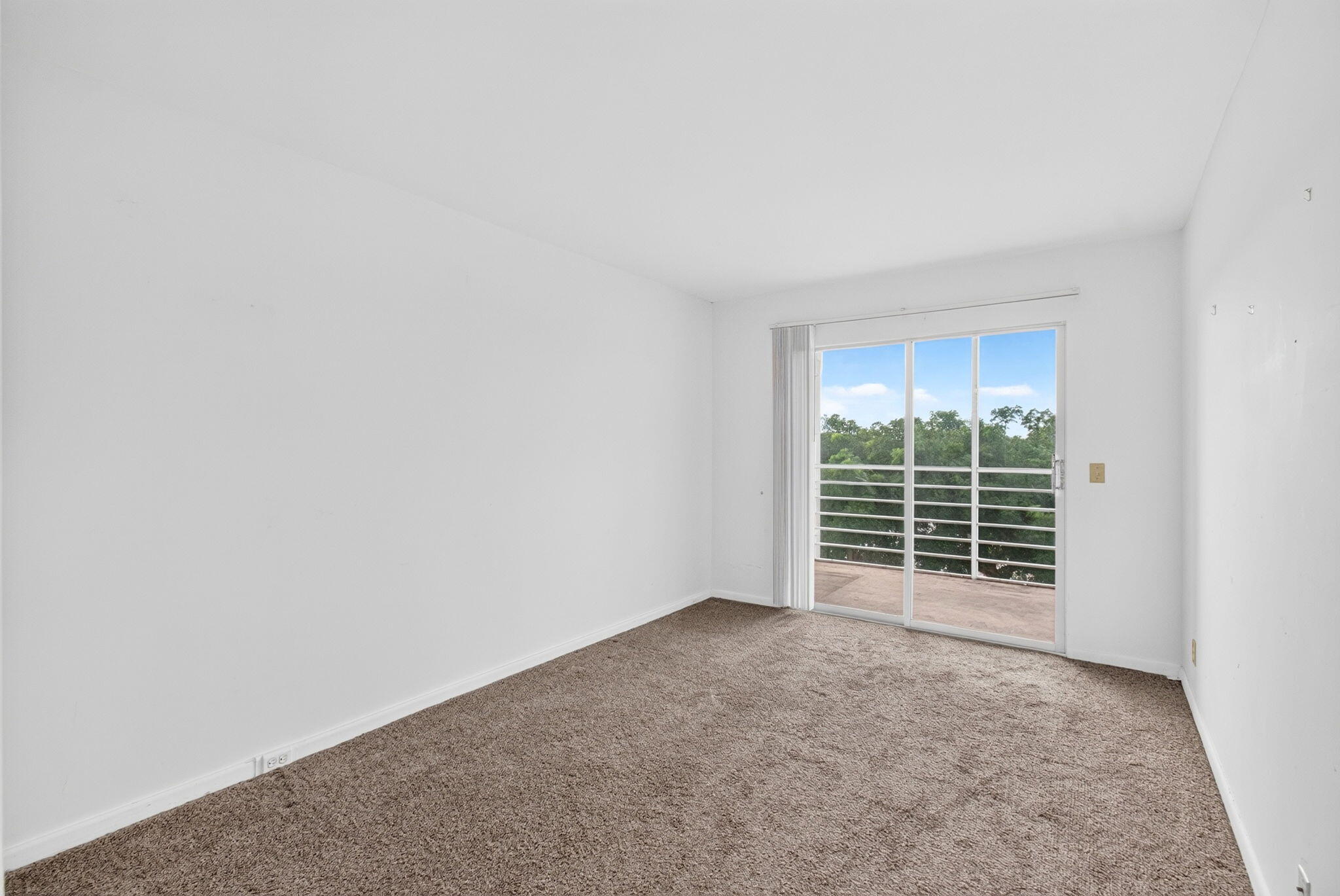 4039 Hythe A Boca Raton, FL 33434 - Photo 14 of 108 40-web-or-mls-DSC_4052