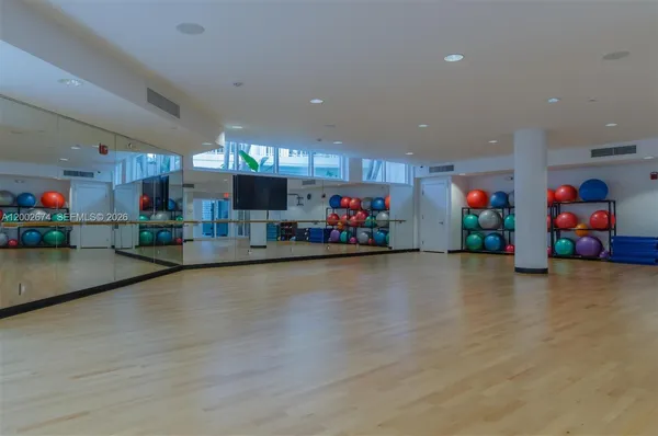 $549,000 | 20281 East Country Club Drive, Unit 2104, Aventura, FL 33180