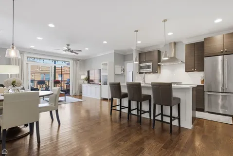 $549,900 | 3047 North Oakley Avenue, Unit 205, Chicago, IL 60618