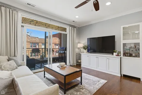 $549,900 | 3047 North Oakley Avenue, Unit 205, Chicago, IL 60618