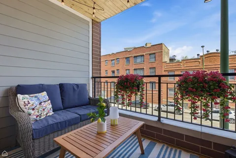 $549,900 | 3047 North Oakley Avenue, Unit 205, Chicago, IL 60618
