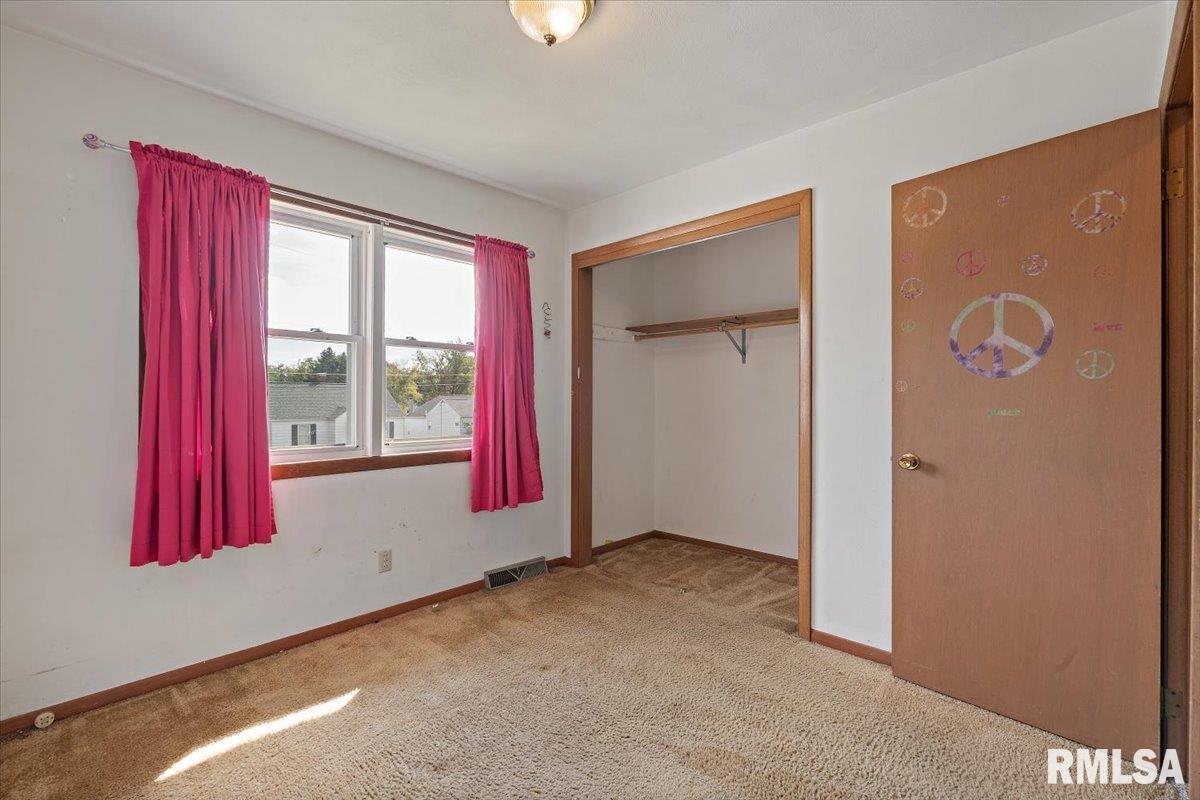 1129 48th Street Moline, IL 61265 - Photo 15 of 34