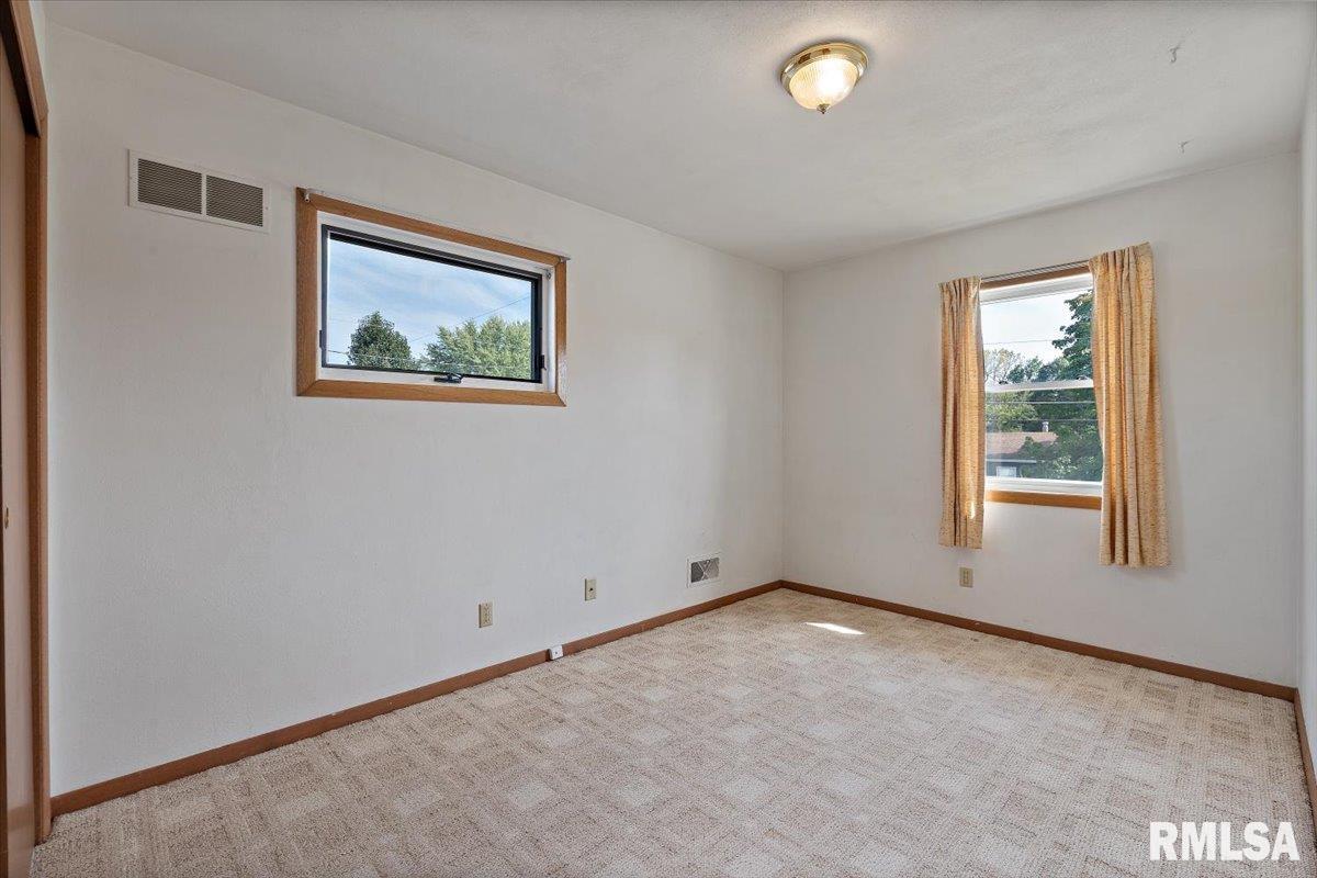 1129 48th Street Moline, IL 61265 - Photo 16 of 34