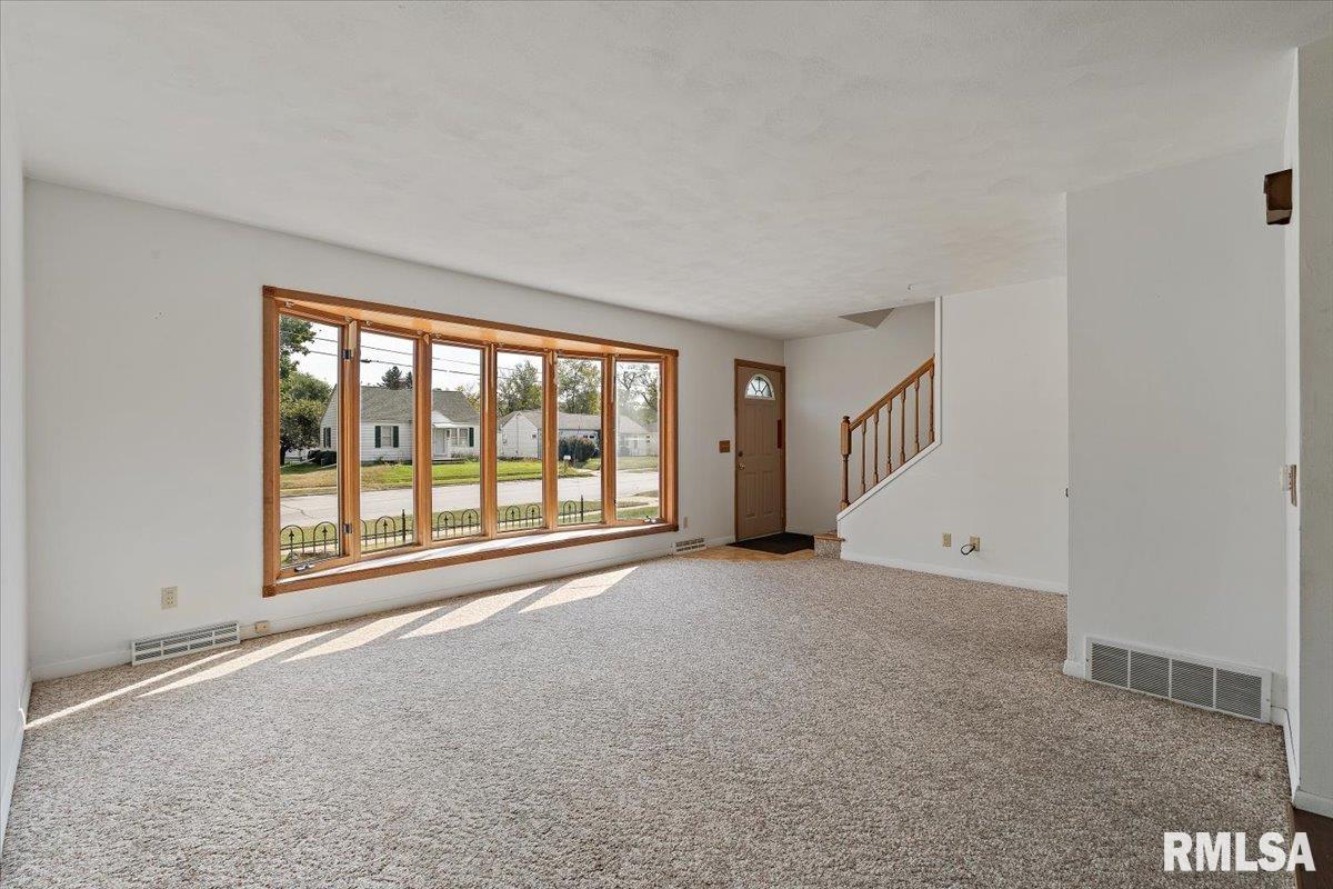 1129 48th Street Moline, IL 61265 - Photo 2 of 34