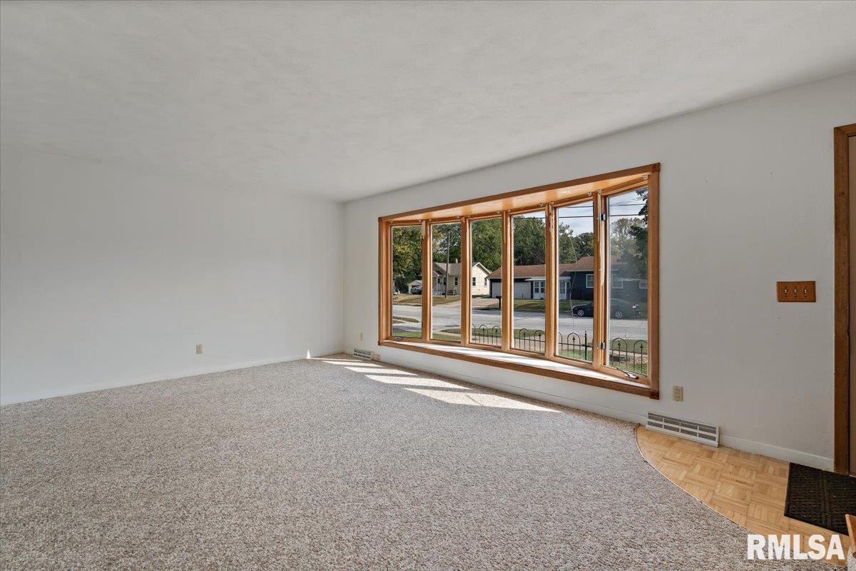 1129 48th Street Moline, IL 61265 - Photo 3 of 34