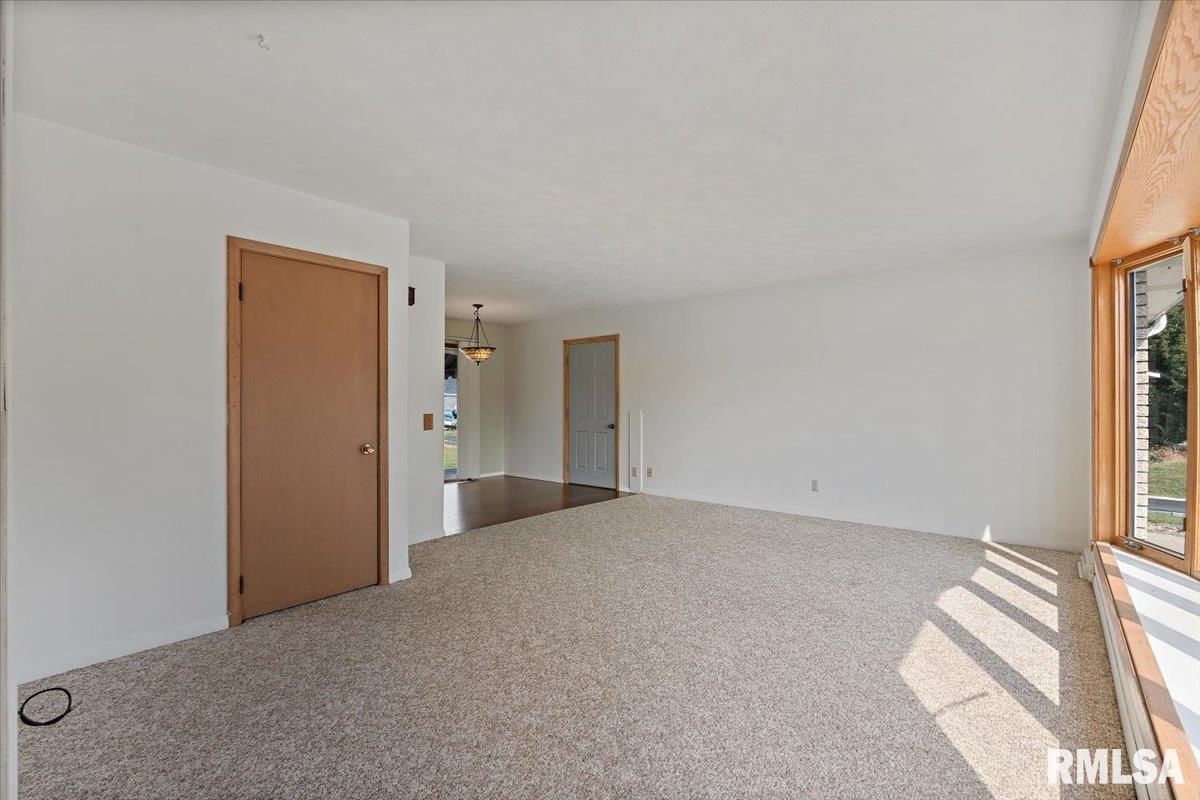 1129 48th Street Moline, IL 61265 - Photo 4 of 34