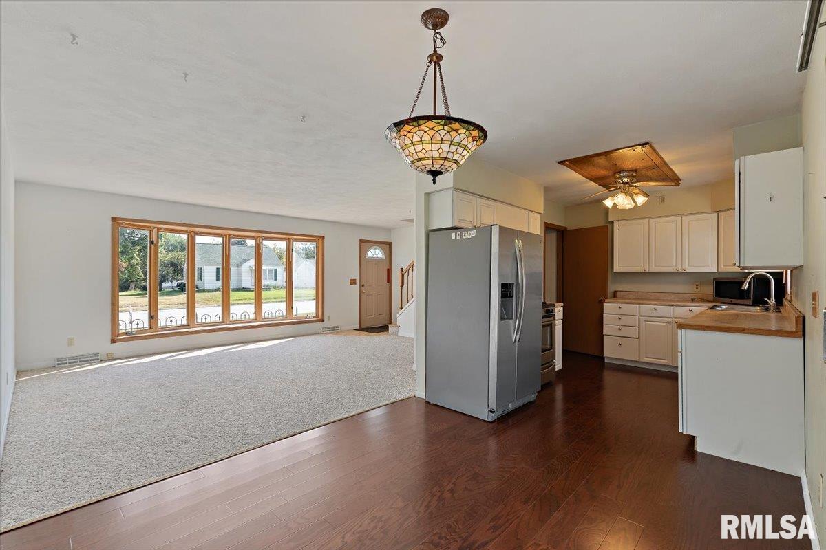 1129 48th Street Moline, IL 61265 - Photo 6 of 34