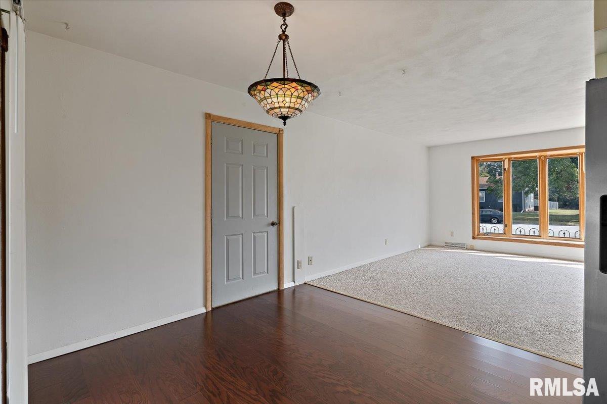 1129 48th Street Moline, IL 61265 - Photo 8 of 34