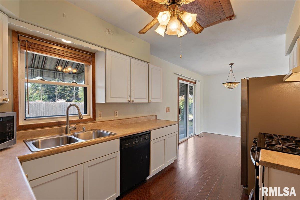 1129 48th Street Moline, IL 61265 - Photo 9 of 34